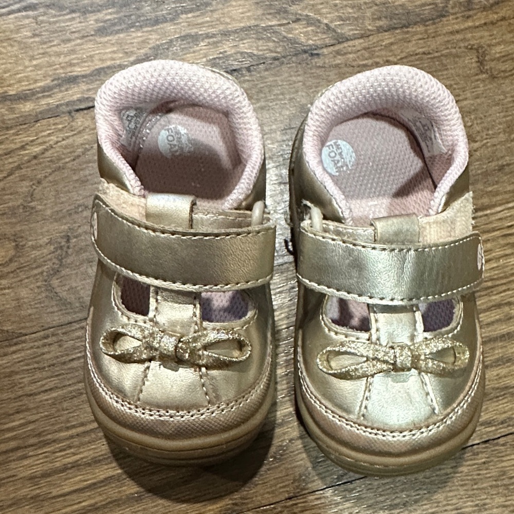 Stride Rite Gold Baby Shoes with Bow size 4.5